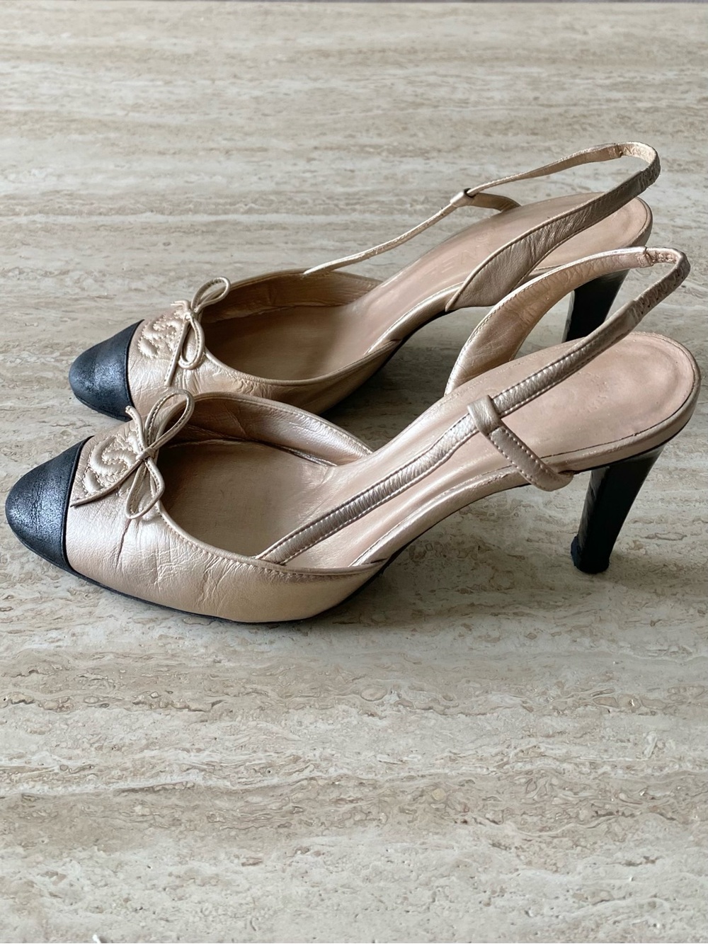 Vintage Chanel CC Bow Cap Toe Slingback Heels - Picture 3 of 10